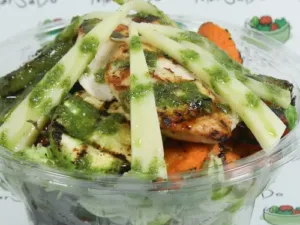 Izgara Hellim Peynirli Salata